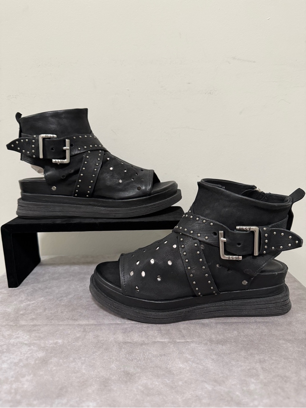 AS98 Black Lorrie Sandals Size 39